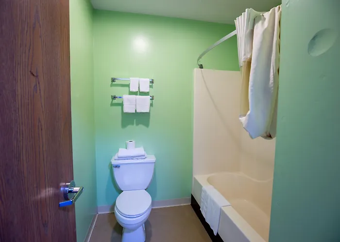 Budget Host Motel Gilman