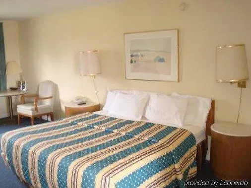 Budget Host Motel 2*